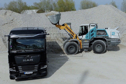 MAN hTGX en Liebherr L566H